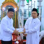 Wagub Sumsel Cik Ujang  Salurkan Bantuan dan Siapkan Hewan Kurban