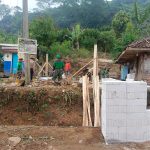 LIMA RUMAH TIDAK LAYAK HUNI MULAI DIBENAHI DI HARI KEDUA TMMD KE-129