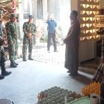 Dukung Ketahanan Pangan: Dansatgas TMMD 129 Bojonegoro Sambangi UMKM Telur Asin di Kesongo