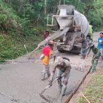 TMMD Ke-129 Kodim 0608/Cianjur: Truk Molen Dukung Lancarnya Pengecoran Jalan Sindang Kasih