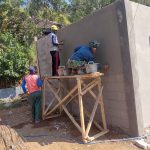 TMMD Ke-129 Kodim 0608/Cianjur: Yon TP 938/Pancasona Lakukan Pengacian Dinding Luar Rumah Bapak Gilang Gumilar