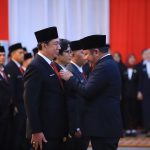 Gubernur Herman Deru Serahkan Satyalancana Karya Satya kepada 491 PNS
